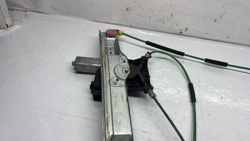 ELEVALUNAS DELANTERO IZQUIERDO