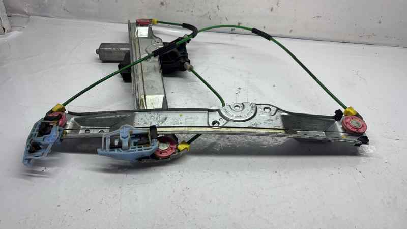 ELEVALUNAS DELANTERO IZQUIERDO