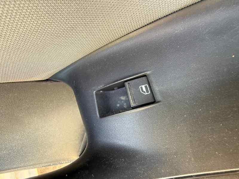 MANDO ELEVALUNAS DELANTERO DERECHO