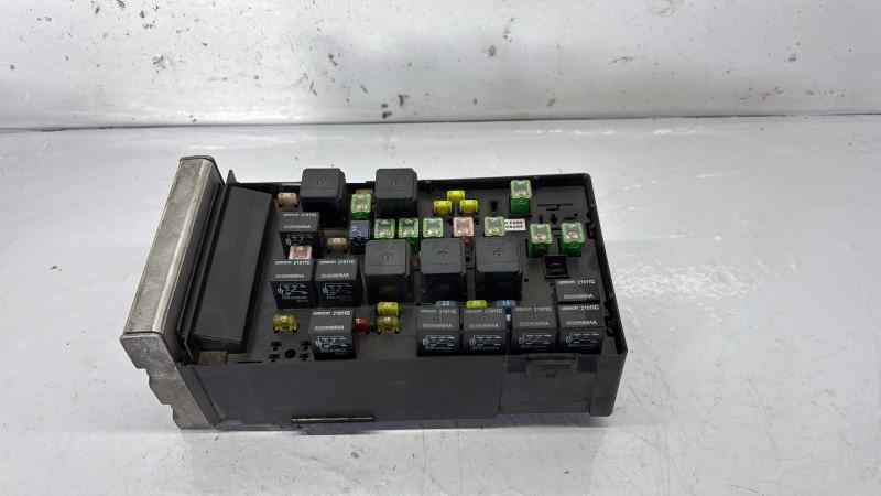 CAJA RELES / FUSIBLES