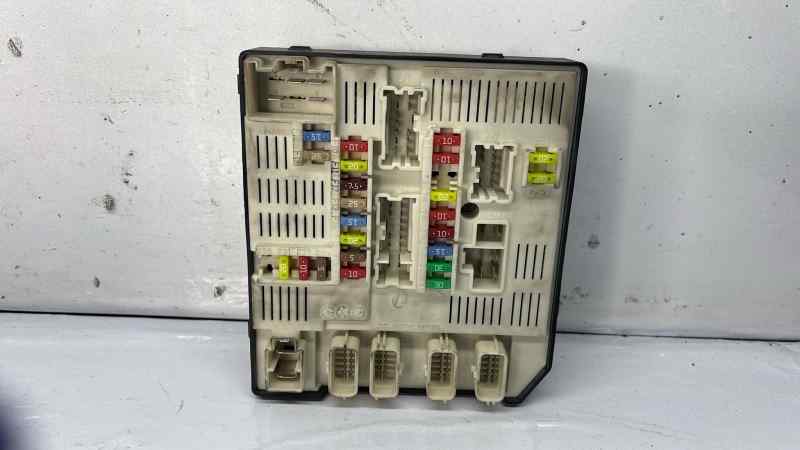 CAJA RELES / FUSIBLES