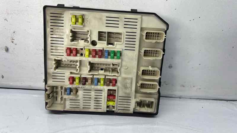 CAJA RELES / FUSIBLES