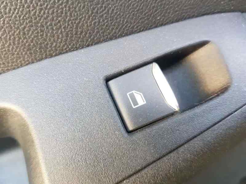 MANDO ELEVALUNAS TRASERO IZQUIERDO