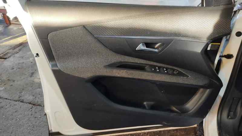 GUARNECIDO PUERTA DELANTERA IZQUIERDA