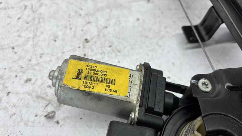 MANETA ELEVALUNAS DELANTERA IZQUIERDA