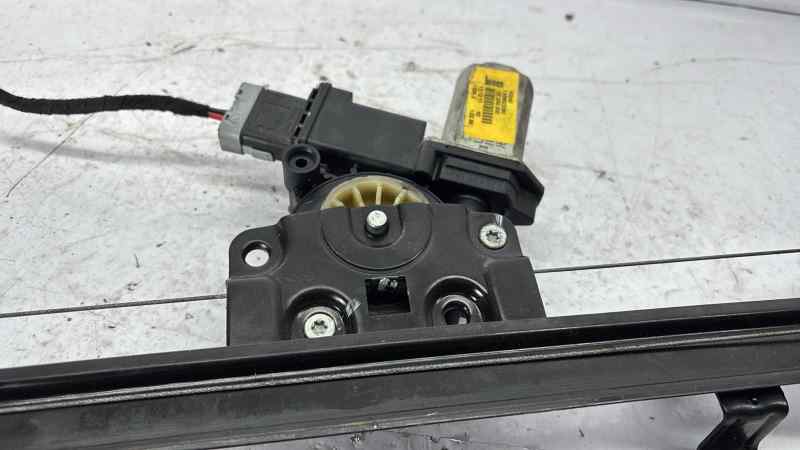 MANETA ELEVALUNAS DELANTERA IZQUIERDA