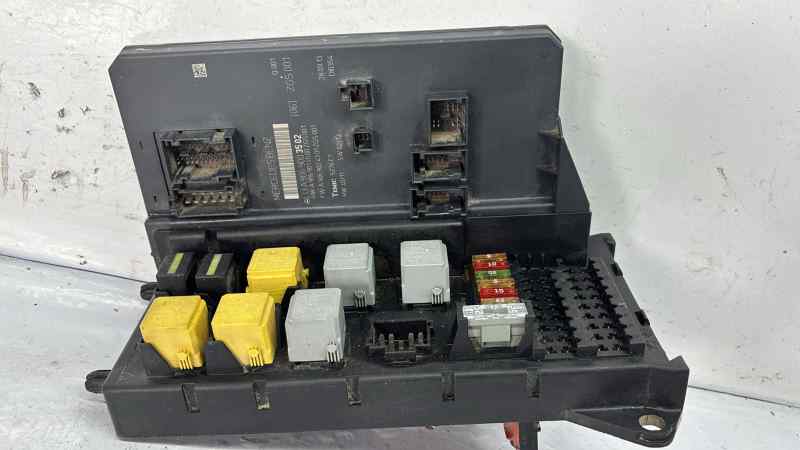 CAJA RELES / FUSIBLES