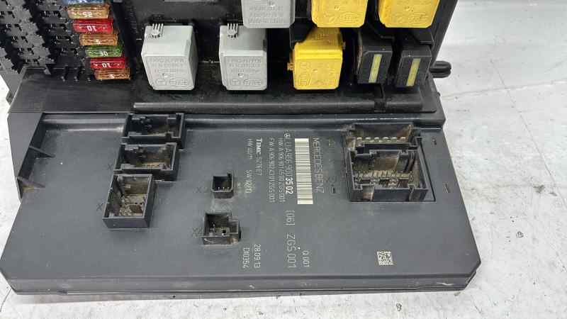 CAJA RELES / FUSIBLES