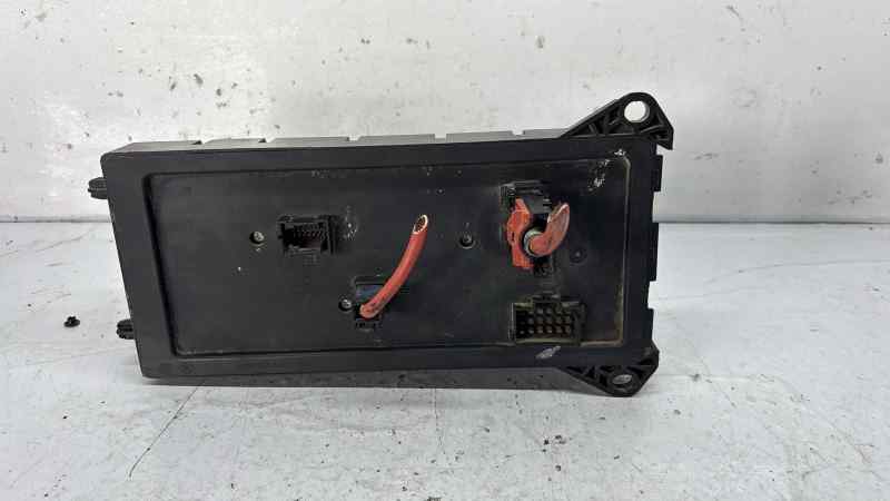 CAJA RELES / FUSIBLES