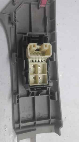 MANDO ELEVALUNAS DELANTERO DERECHO