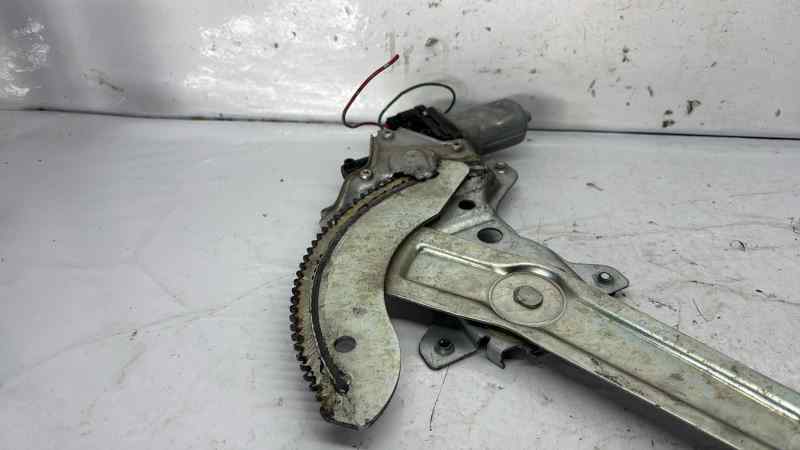 ELEVALUNAS DELANTERO IZQUIERDO