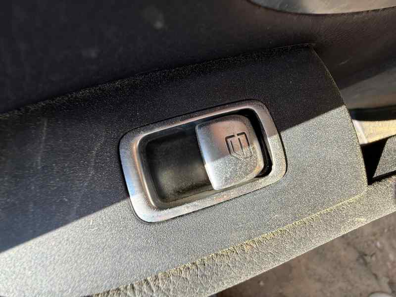 MANDO ELEVALUNAS DELANTERO DERECHO