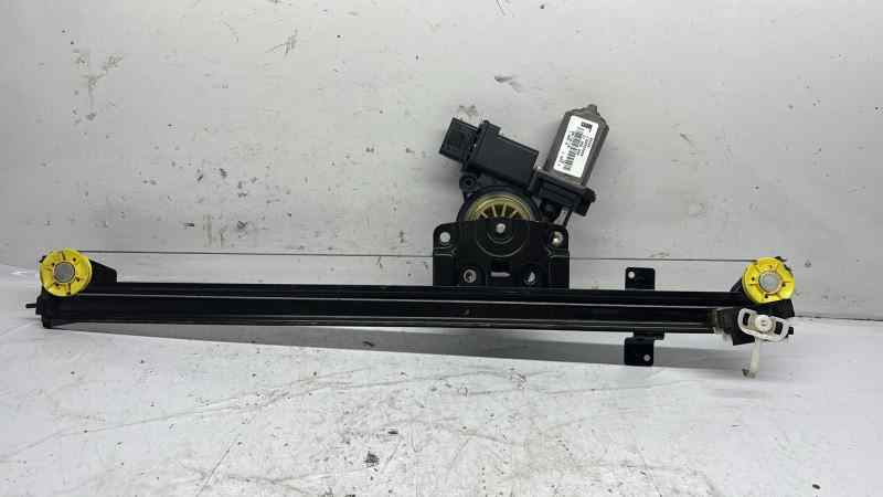 ELEVALUNAS DELANTERO IZQUIERDO