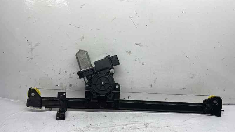 ELEVALUNAS DELANTERO IZQUIERDO