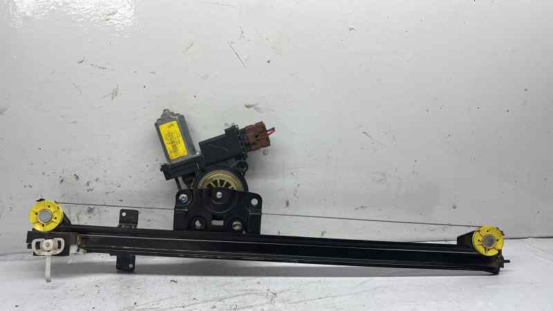 ELEVALUNAS DELANTERO DERECHO