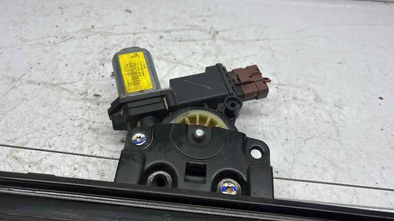 ELEVALUNAS DELANTERO DERECHO