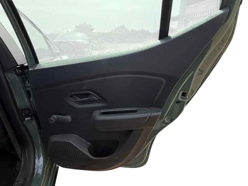 GUARNECIDO PUERTA TRASERA DERECHA