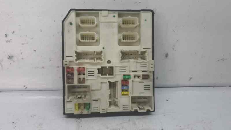 CAJA RELES / FUSIBLES