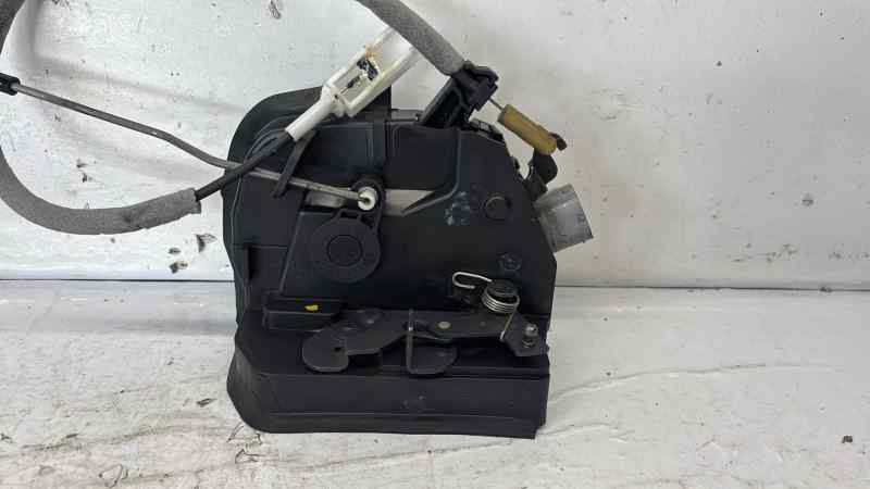 CERRADURA PUERTA TRASERA DERECHA 