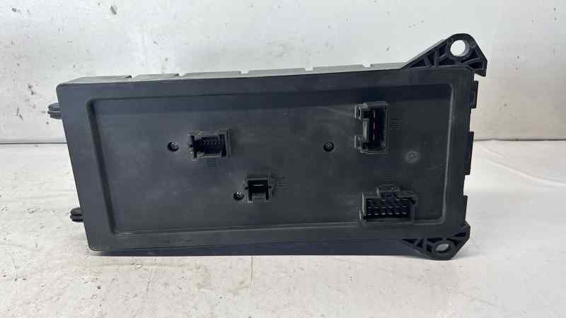 CAJA RELES / FUSIBLES