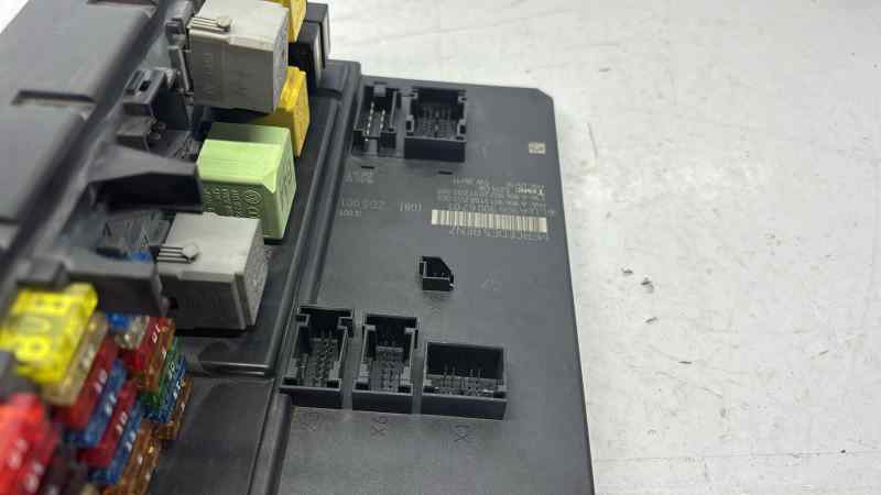 CAJA RELES / FUSIBLES