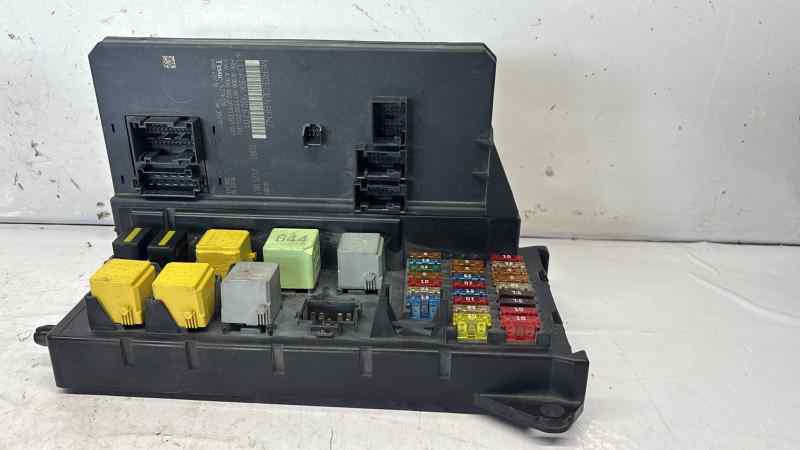 CAJA RELES / FUSIBLES