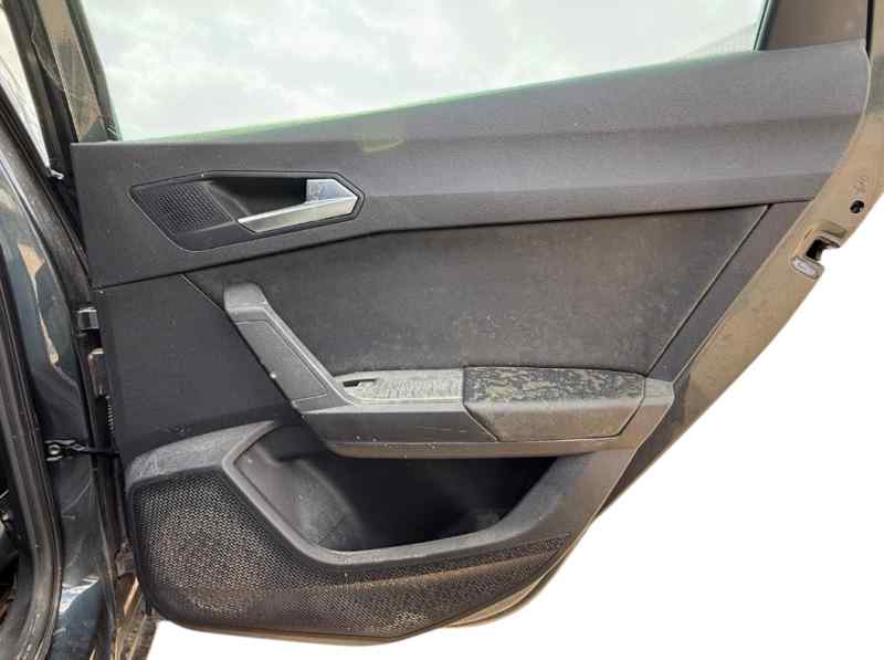 GUARNECIDO PUERTA TRASERA DERECHA