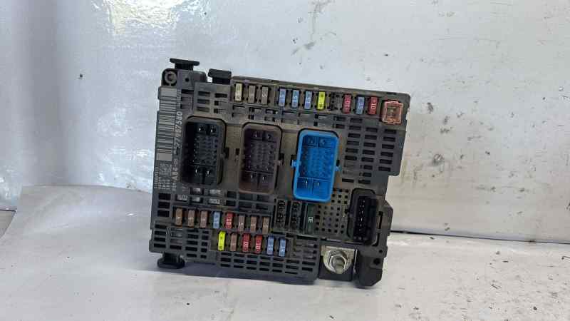 CAJA RELES / FUSIBLES