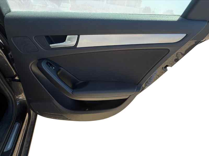 GUARNECIDO PUERTA TRASERA DERECHA