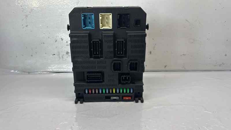 CAJA RELES / FUSIBLES