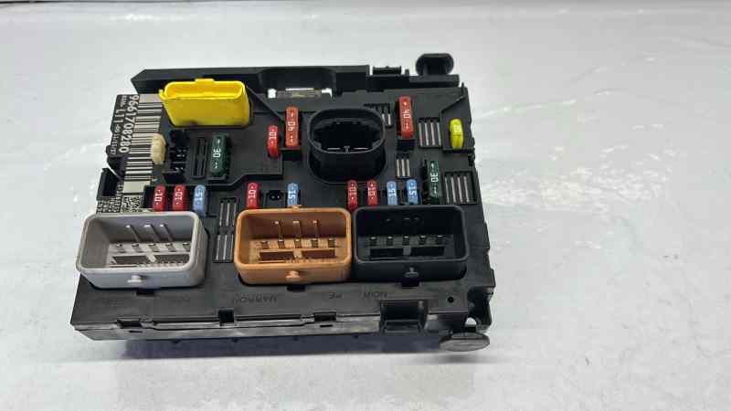 CAJA RELES / FUSIBLES