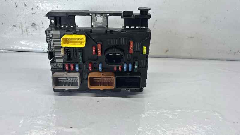 CAJA RELES / FUSIBLES