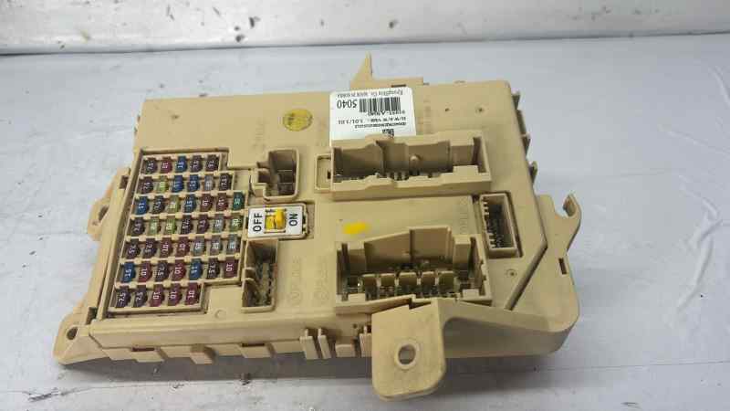 CAJA RELES / FUSIBLES