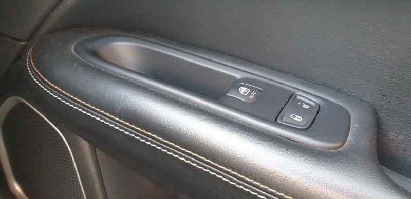 MANDO ELEVALUNAS DELANTERO DERECHO