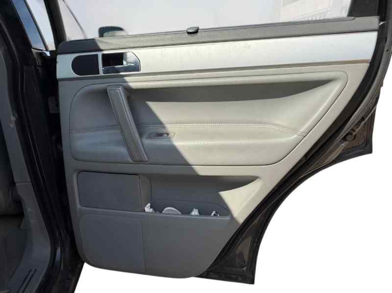 GUARNECIDO PUERTA TRASERA DERECHA