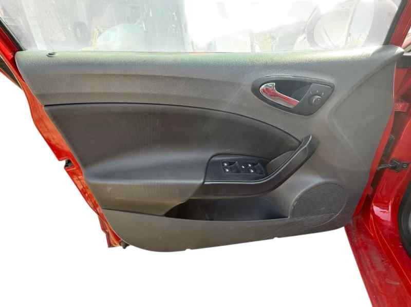 GUARNECIDO PUERTA DELANTERA IZQUIERDA