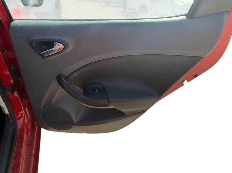 GUARNECIDO PUERTA TRASERA DERECHA