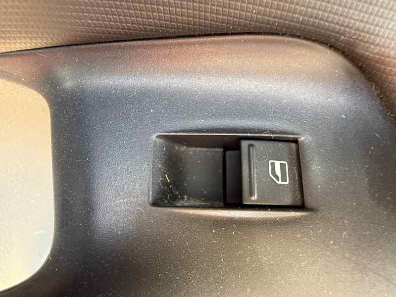 MANDO ELEVALUNAS TRASERO DERECHO