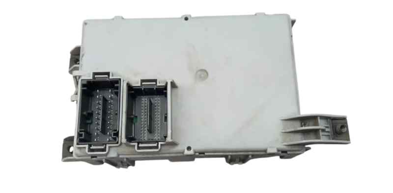 CAJA RELES / FUSIBLES
