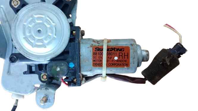 8810008011RH ELEVALUNAS TRASERO DERECHO SSANGYONG REXTON