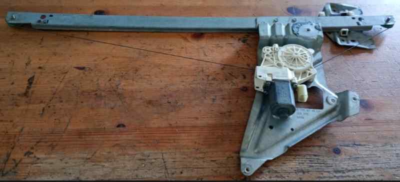 ELEVALUNAS DELANTERO IZQUIERDO