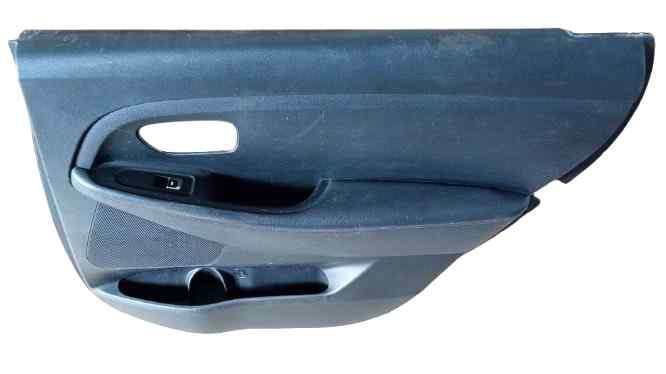 GUARNECIDO PUERTA DELANTERA DERECHA