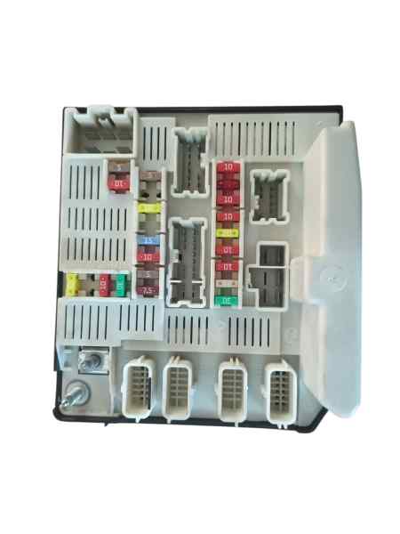 CAJA RELES / FUSIBLES