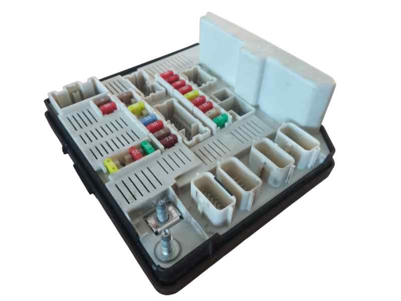 CAJA RELES / FUSIBLES