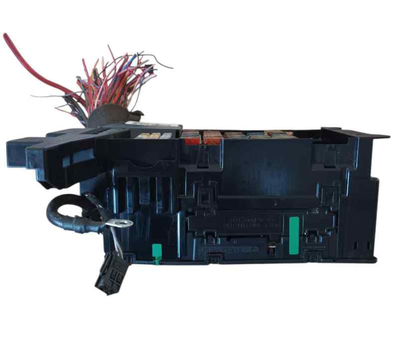 CAJA RELES / FUSIBLES