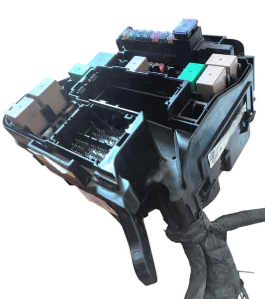 CAJA RELES / FUSIBLES