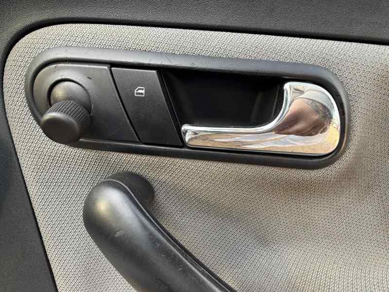 MANETA INTERIOR DELANTERA DERECHA