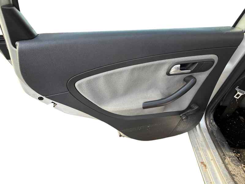 GUARNECIDO PUERTA TRASERA IZQUIERDA