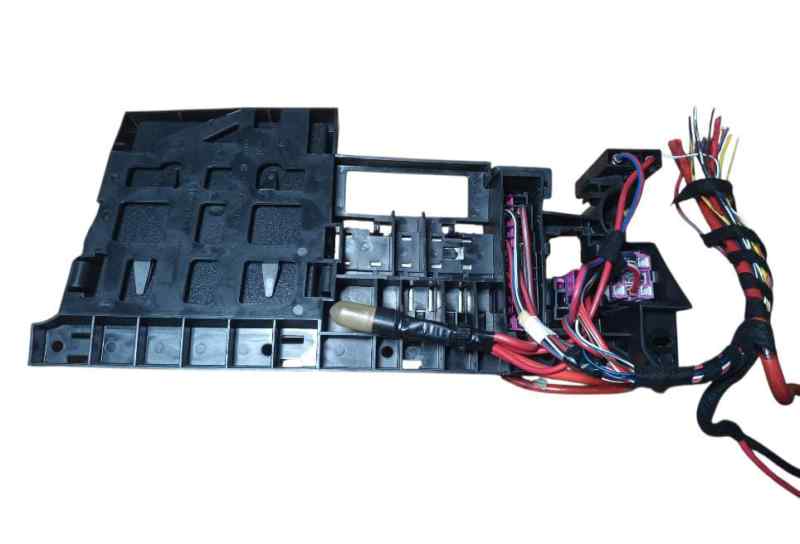 CAJA RELES / FUSIBLES