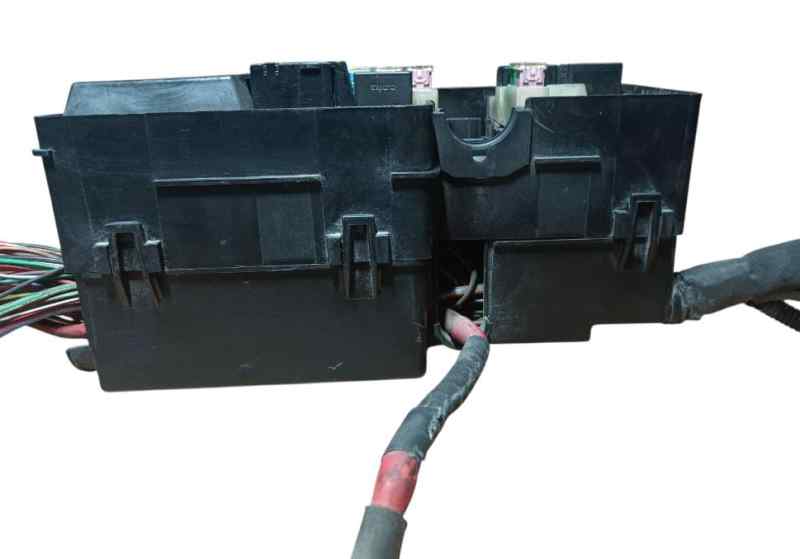 CAJA RELES / FUSIBLES